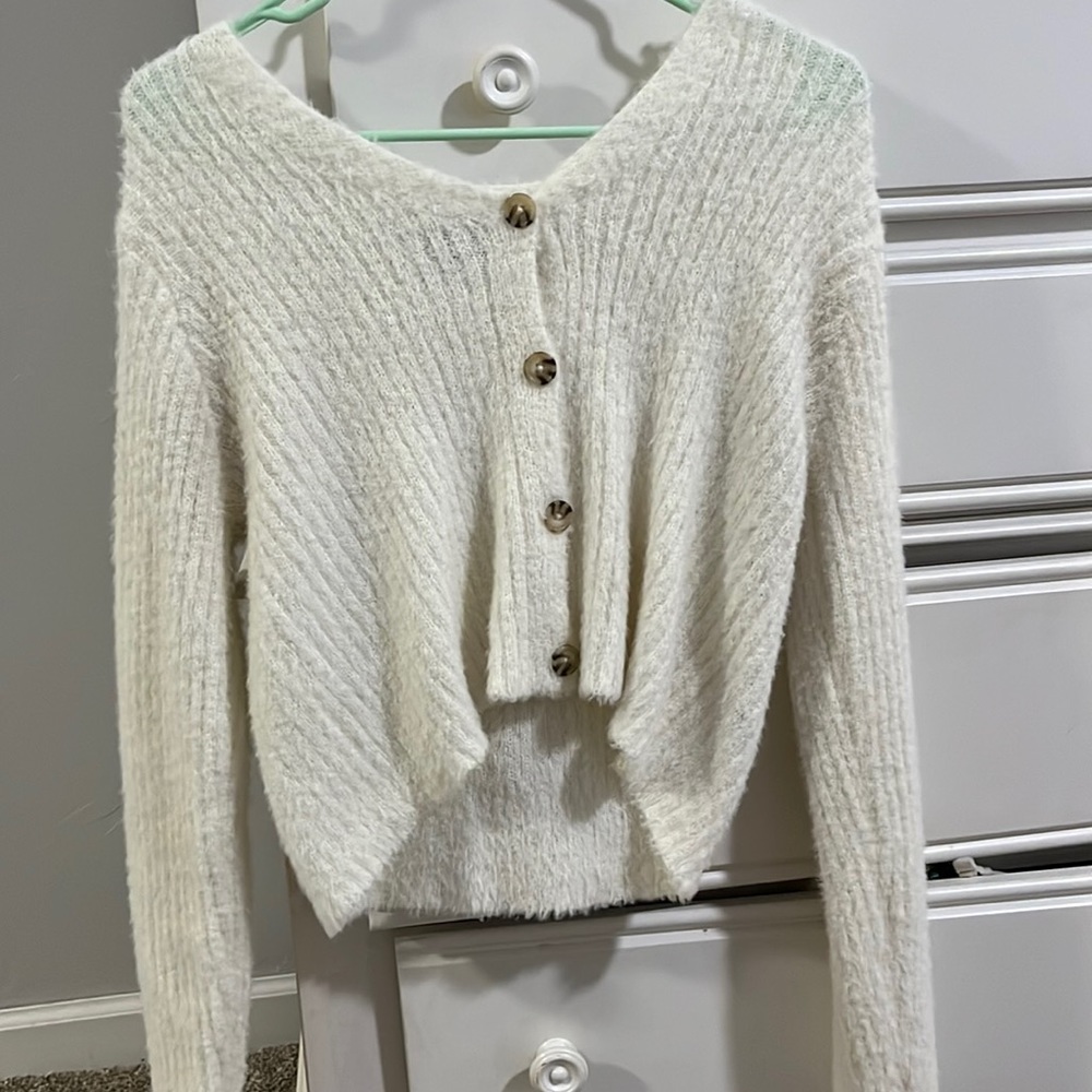 Cream white sweater no damage